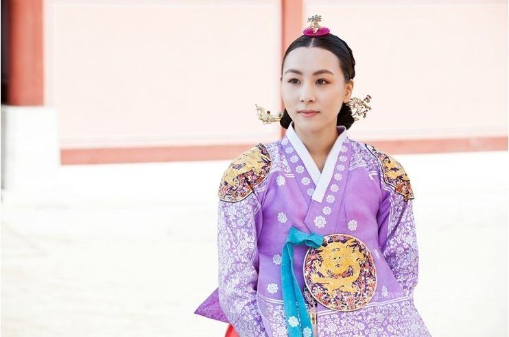 Kim Ha Eun แสดงเป็น Queen In Kyung