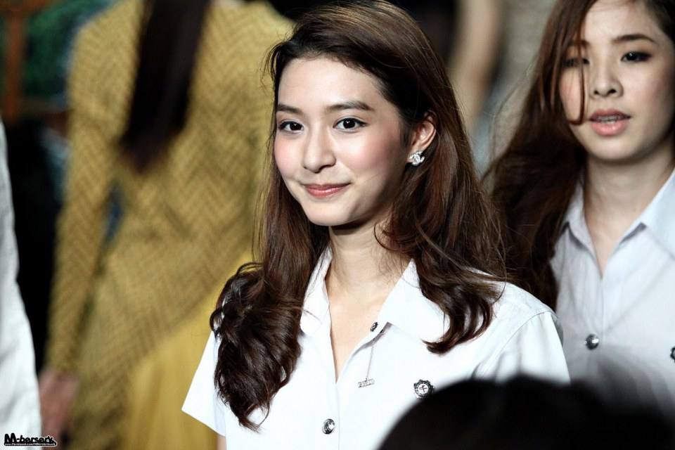 มิว นิษฐา สวย ขาว ตัวเล็ก