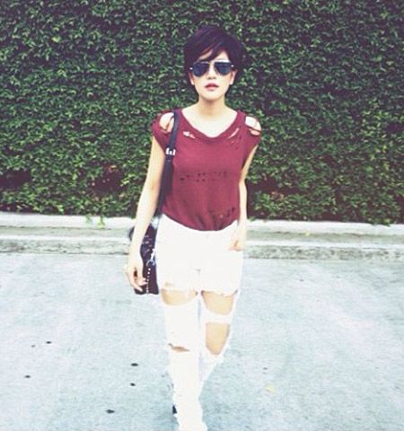 แฟชั่น มาแรง! กางเกงยีนส์ขาดเว่อร์ สไตล์สาวเซอร์แซ่บ