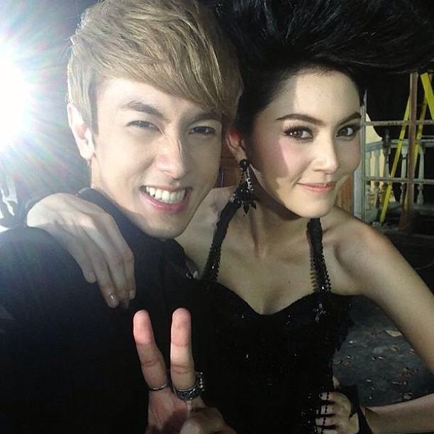 ใหม่ ดาวิกา ใน MV "ยิ่งฟังยิ่งเจ็บ" ของ นัททิว