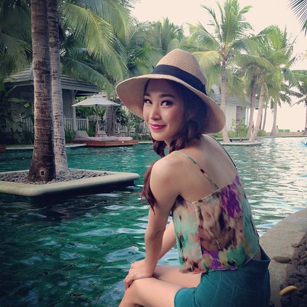 ฉัตร ปริยฉัตร ลิ้มธรรมมหิศร ขาว สูง สวย