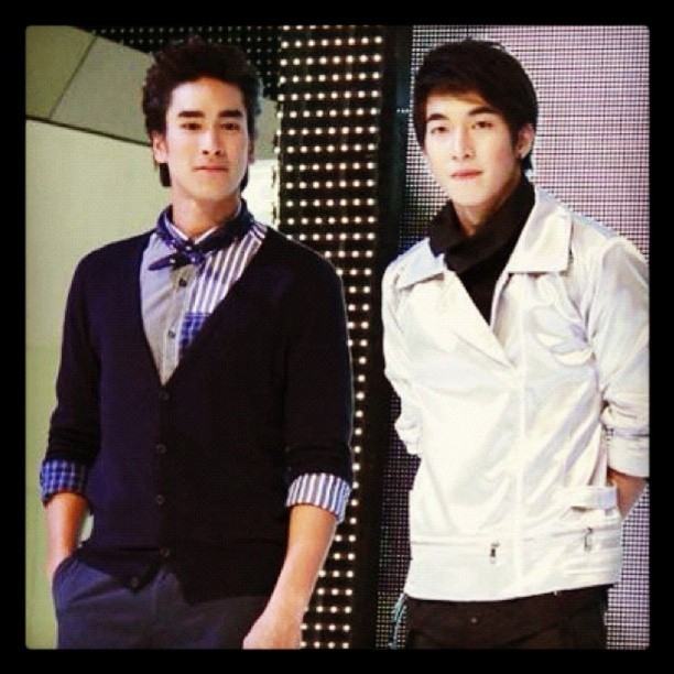 ชอบแบบไหน "ขวา หรือ ซ้าย ?"