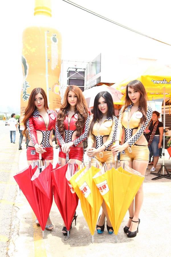 สาวสวยจาก Big Thailand racing team
