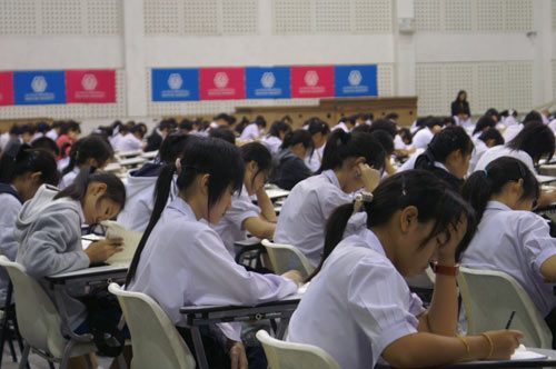 มาดูผลการประกาศเอ็นทรานซ์ สมัยรุ่นพ่อรุ่นแม่เรากัน