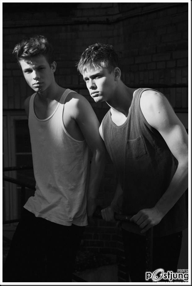 OLIVER & SIMON