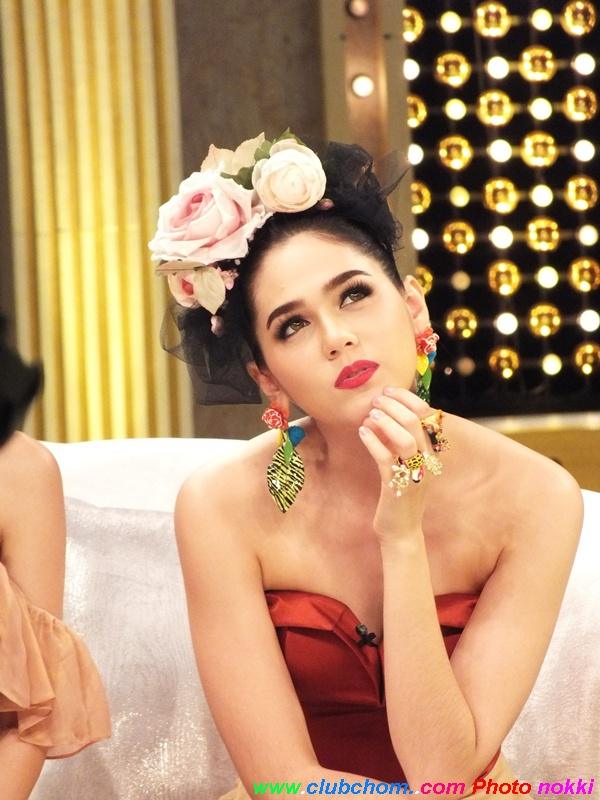 "ชมพู่ " ได้รับรางวัลดารานักแสดงหญิง ยอดนิยม Social network >>> Thailand Zocial Award 2013