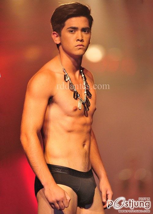 ถอดโชว์เรือนร่าง 245