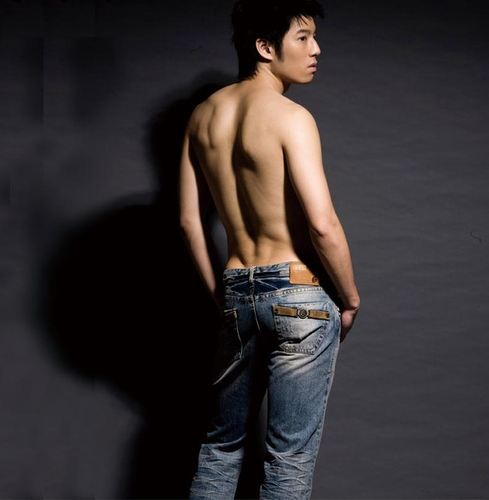พ่อหนุ่ม หุ่นฟิน 63 !!