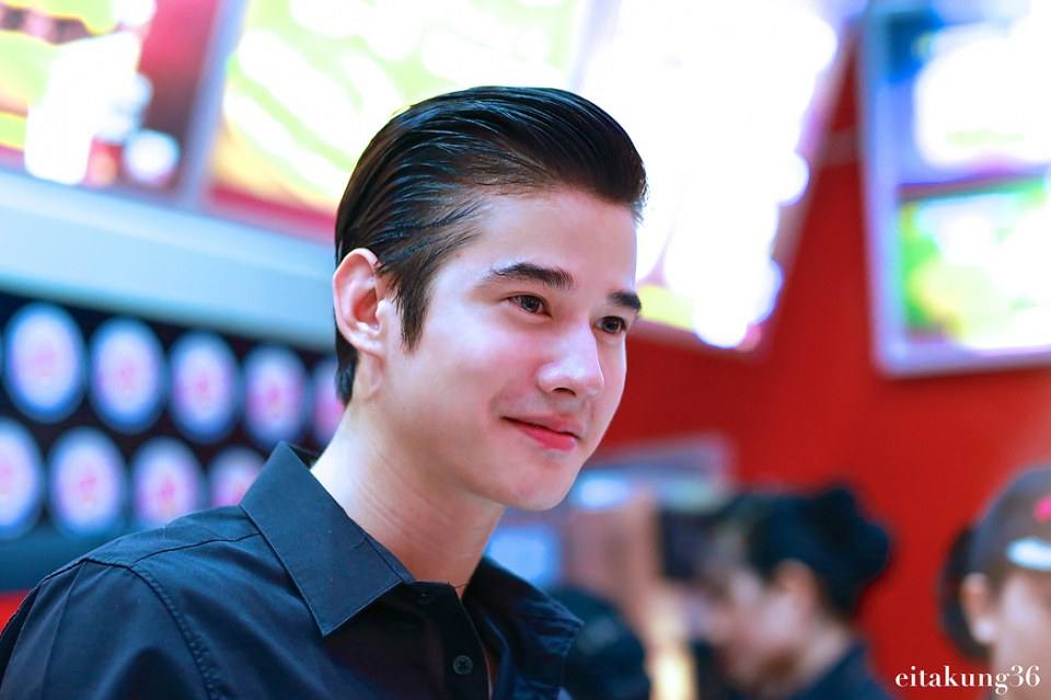 มาริโอ้ เมาเร่อ ร่วมงานเปิดตัวแฮมเบอร์เกอร์ที่สยามพารากอน