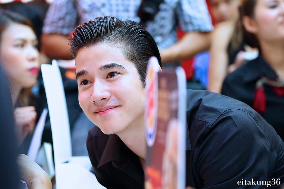 มาริโอ้ เมาเร่อ ร่วมงานเปิดตัวแฮมเบอร์เกอร์ที่สยามพารากอน