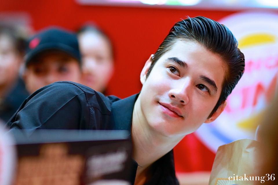 มาริโอ้ เมาเร่อ ร่วมงานเปิดตัวแฮมเบอร์เกอร์ที่สยามพารากอน