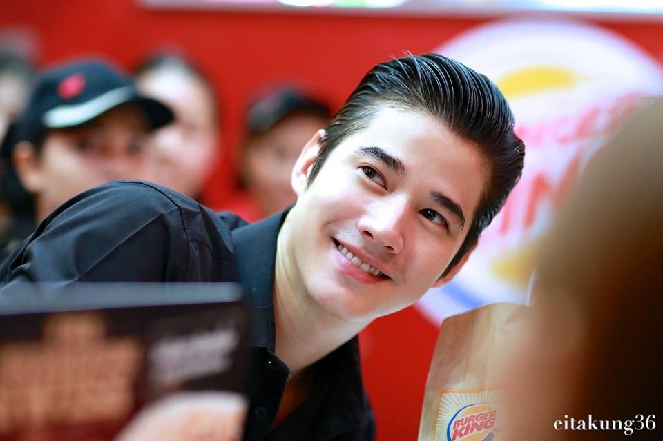 มาริโอ้ เมาเร่อ ร่วมงานเปิดตัวแฮมเบอร์เกอร์ที่สยามพารากอน