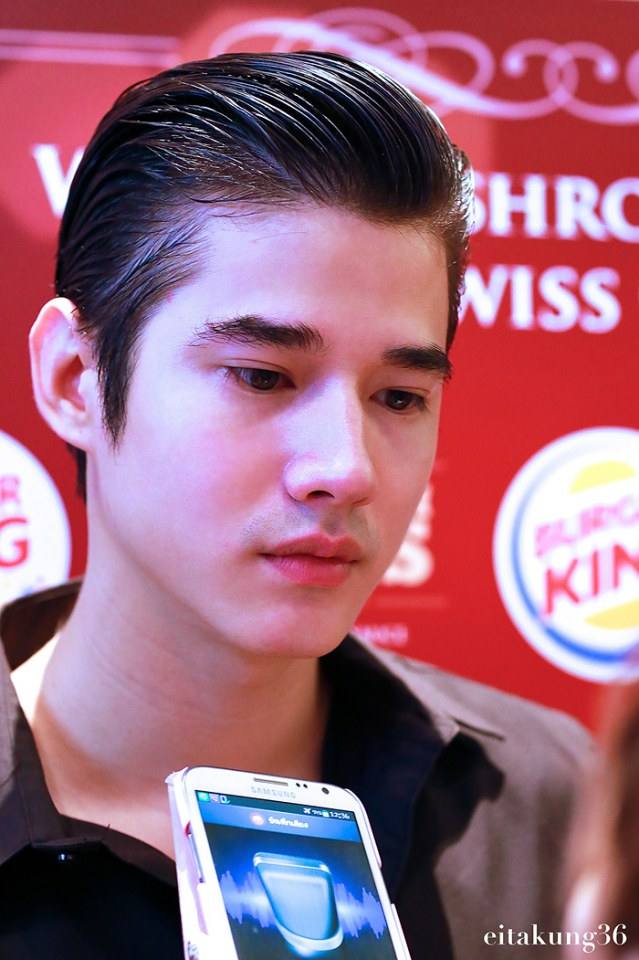 มาริโอ้ เมาเร่อ ร่วมงานเปิดตัวแฮมเบอร์เกอร์ที่สยามพารากอน
