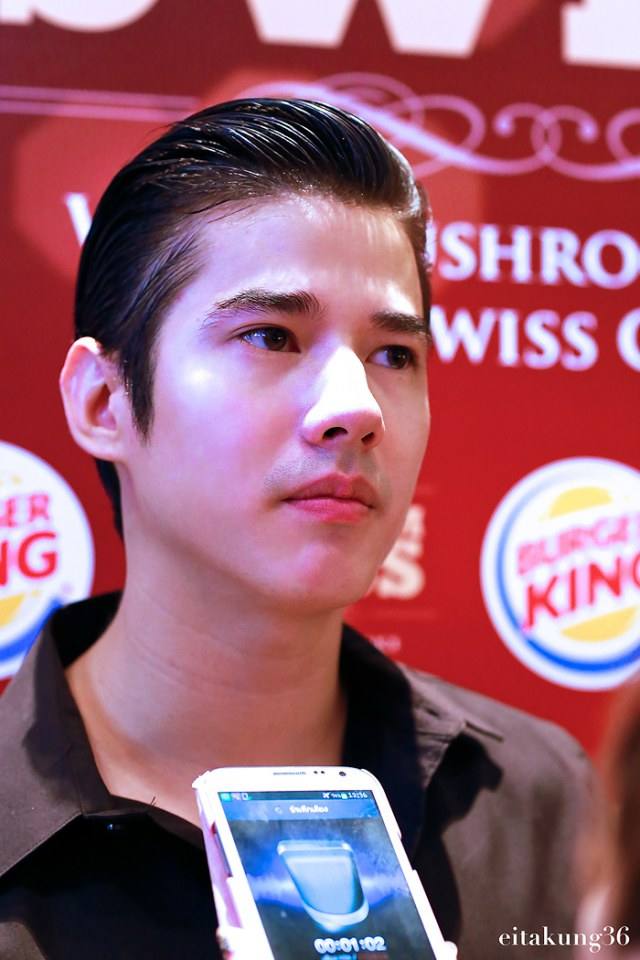 มาริโอ้ เมาเร่อ ร่วมงานเปิดตัวแฮมเบอร์เกอร์ที่สยามพารากอน