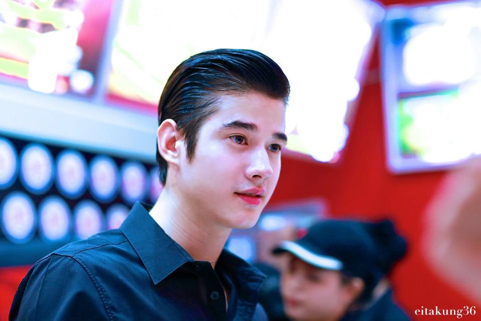 มาริโอ้ เมาเร่อ ร่วมงานเปิดตัวแฮมเบอร์เกอร์ที่สยามพารากอน