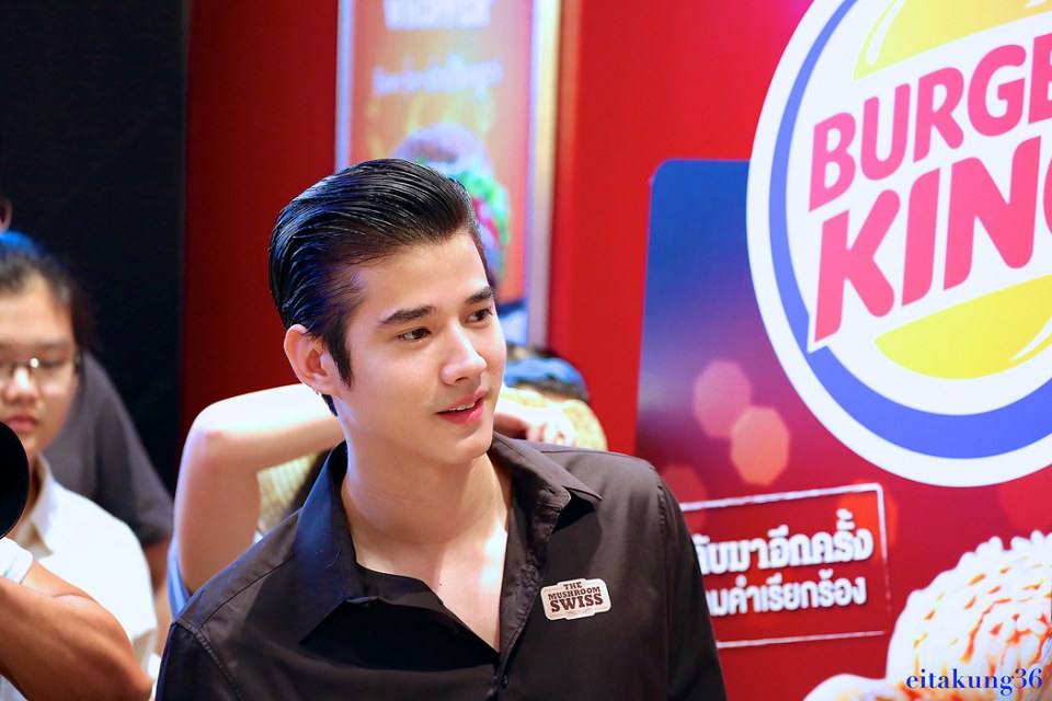 มาริโอ้ เมาเร่อ ร่วมงานเปิดตัวแฮมเบอร์เกอร์ที่สยามพารากอน