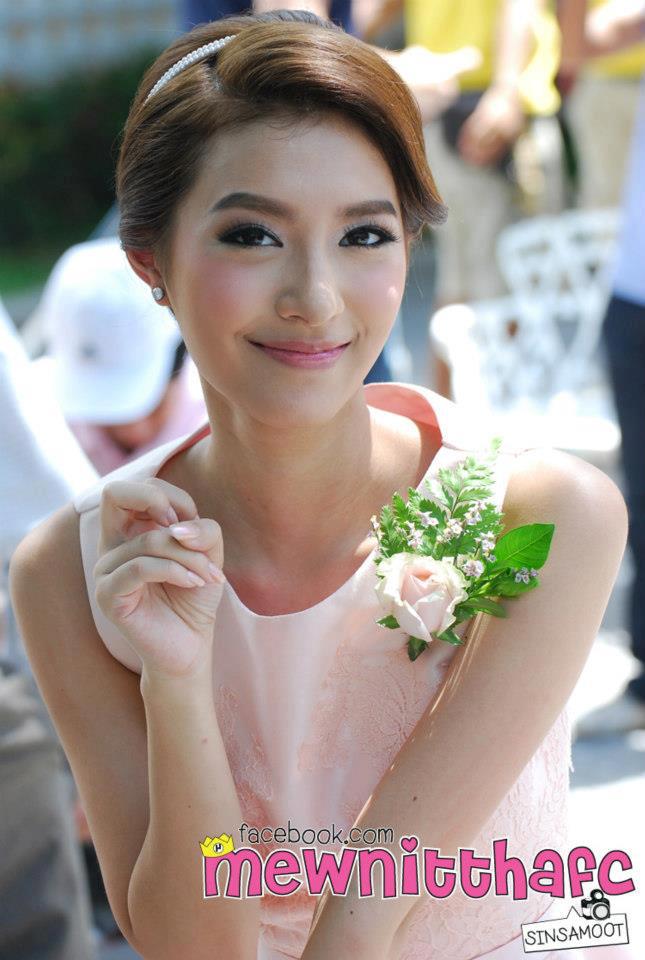 มิว นิษฐา สวยขาวตัวเล็ก