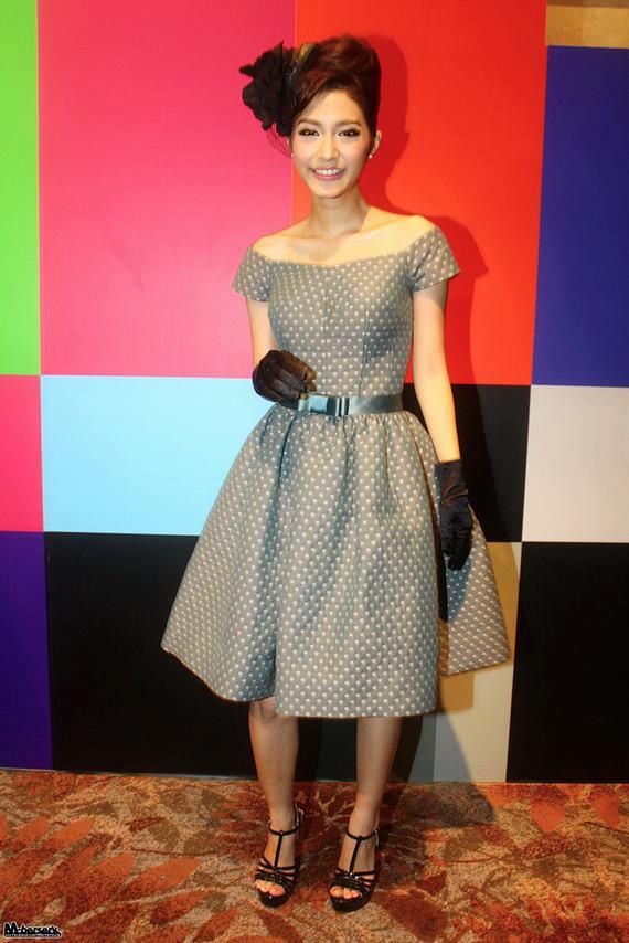 มิว นิษฐา สวยขาวตัวเล็ก