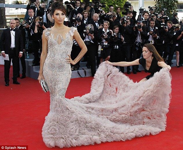 มาดูสุดยอด>>>> Fashion หรู จาก พรมแดงกัน แต่ละชุด>>ใม่มีใครยอมใคร