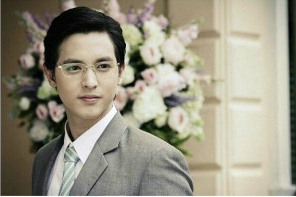 มาดความหล่อของคุณชายพุฒิภัทรกัน ..
