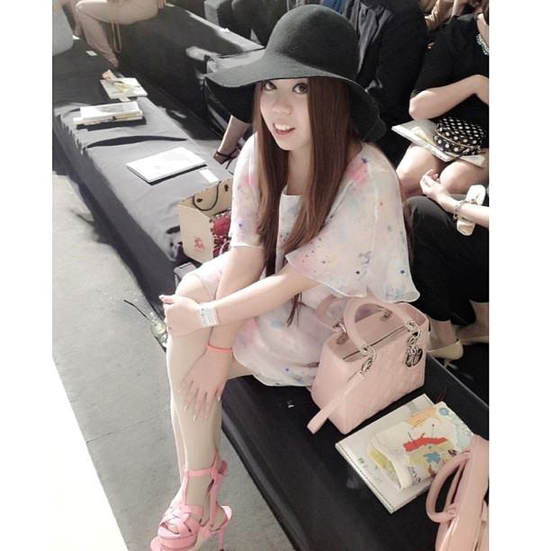 ส่องแฟชั่นสุดหรู เมษา วรรณวิไล แฟชั่นนิสต้า ที่กำลังมาแรง!!