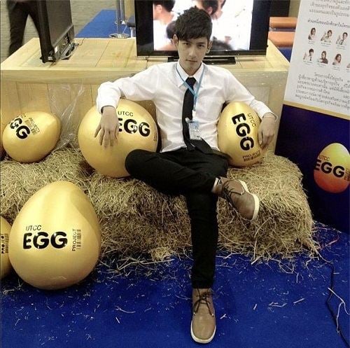 หนุ่มหล่อหน้าใสเจ้าของอู่ดัง