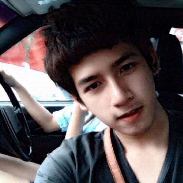 หนุ่มหล่อหน้าใสเจ้าของอู่ดัง