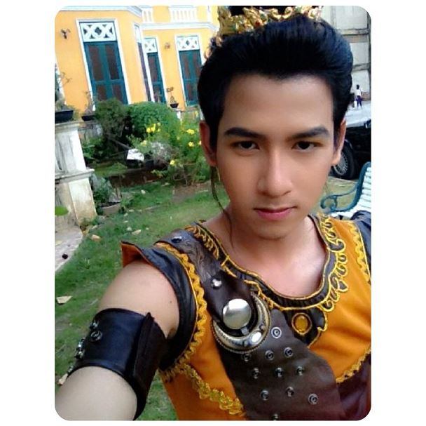 หนุ่มหล่อหน้าใสเจ้าของอู่ดัง