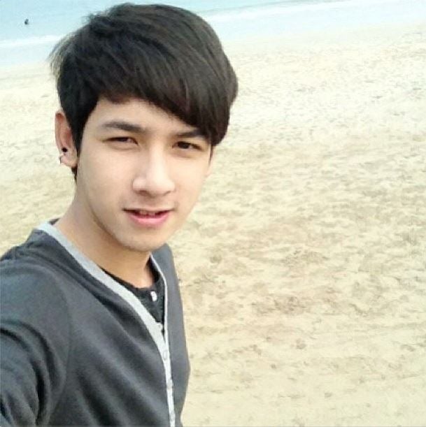 หนุ่มหล่อหน้าใสเจ้าของอู่ดัง