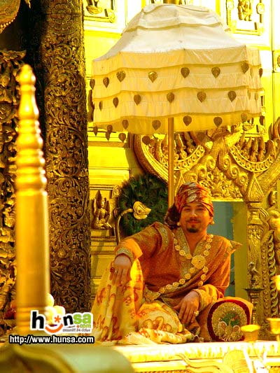 เครื่องแต่งกายจากสุริโยไทและตำนานสมเด็จพระนเรศวร