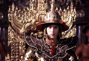 เครื่องแต่งกายจากสุริโยไทและตำนานสมเด็จพระนเรศวร