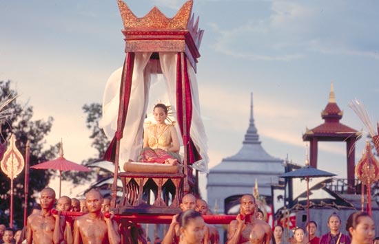 เครื่องแต่งกายจากสุริโยไทและตำนานสมเด็จพระนเรศวร