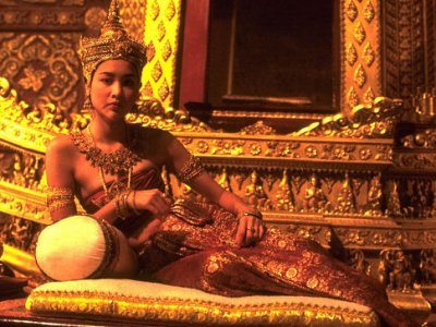 เครื่องแต่งกายจากสุริโยไทและตำนานสมเด็จพระนเรศวร