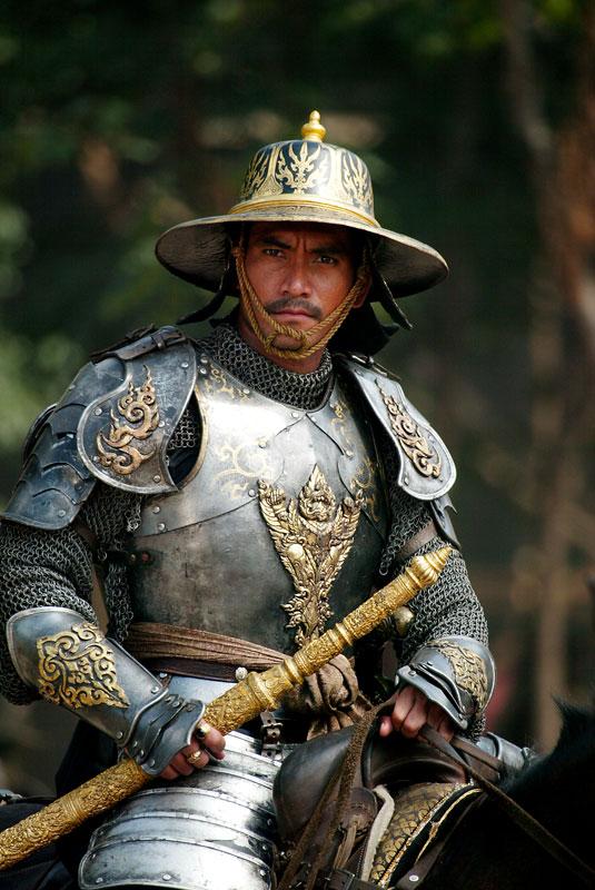 เครื่องแต่งกายจากสุริโยไทและตำนานสมเด็จพระนเรศวร