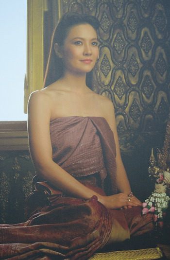 เครื่องแต่งกายจากสุริโยไทและตำนานสมเด็จพระนเรศวร