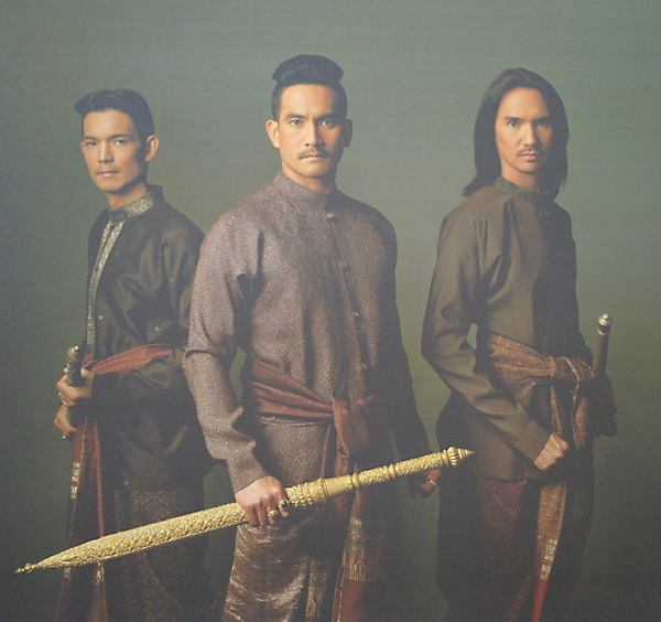 เครื่องแต่งกายจากสุริโยไทและตำนานสมเด็จพระนเรศวร