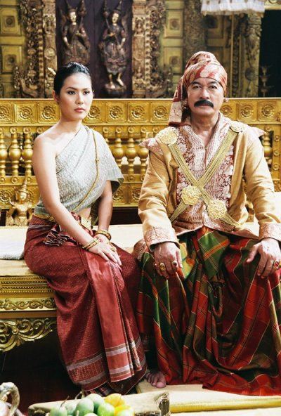 เครื่องแต่งกายจากสุริโยไทและตำนานสมเด็จพระนเรศวร