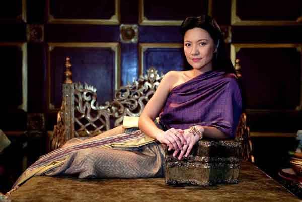 เครื่องแต่งกายจากสุริโยไทและตำนานสมเด็จพระนเรศวร