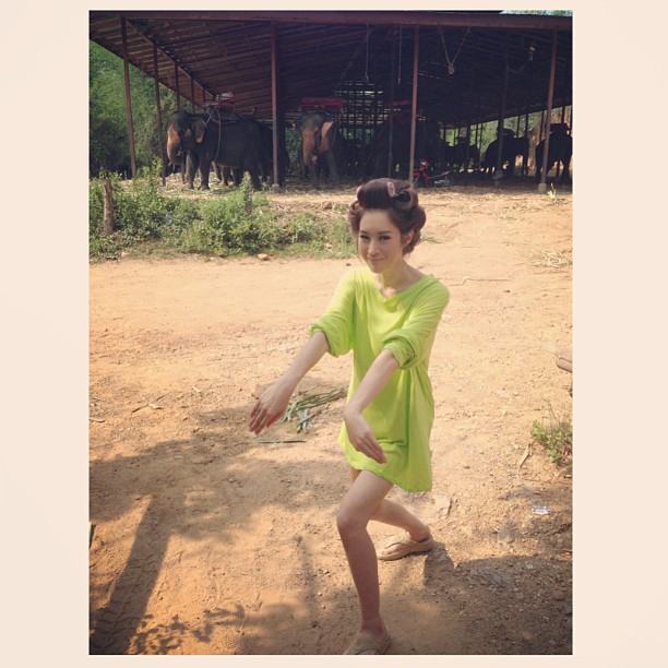 ฉัตร ปริยฉัตร ลิ้มธรรมมหิศร ขาว สูง สวย