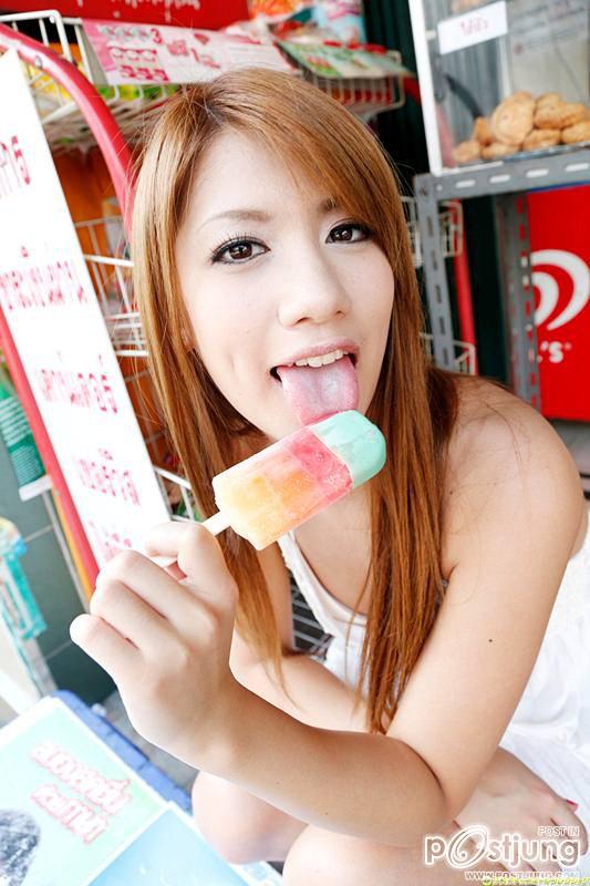 ร้อนๆ...กินไอติมกันน่ะคะ