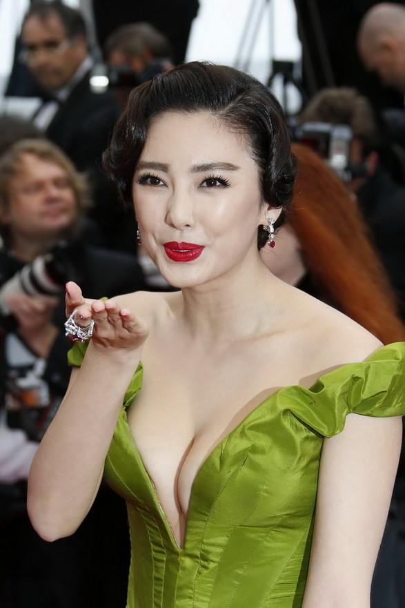แม่นาง "จางอี่ว์ฉี" อีกหนึ่งสาวจีนดาวเด่นในเมืองคานส์ปีนี้