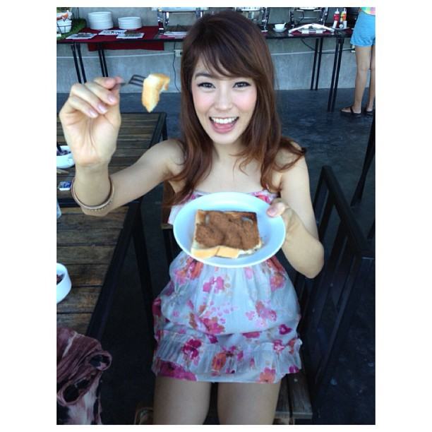 สาวน่ารักตาโต หมูมิ้นท์><