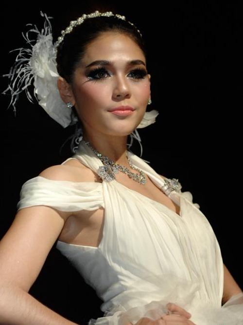 ชมพู่ อารยา