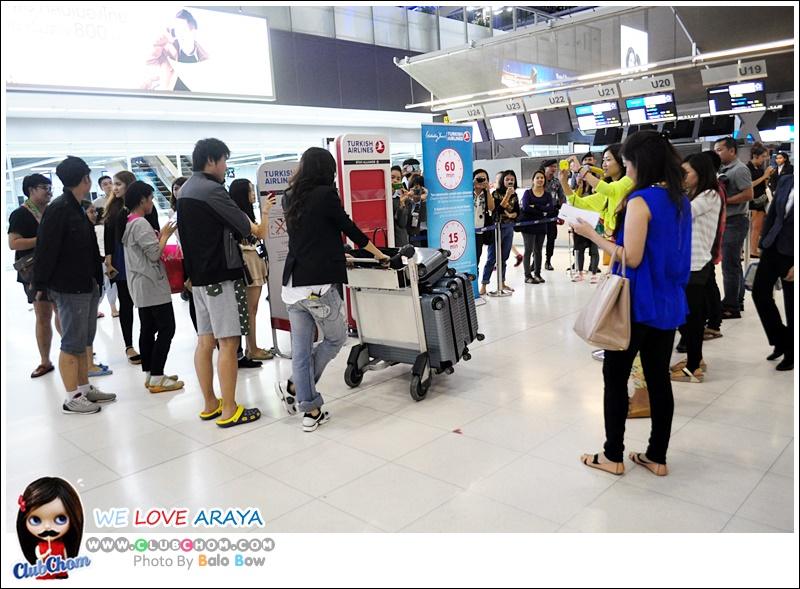 ชมพู่ >>>> ในลุคสาว>> มั่น เท่ ที่ Airport ไปงานเมืองคานส์ ชอบลุคนี้ พี่ชมมากกกกกกกก
