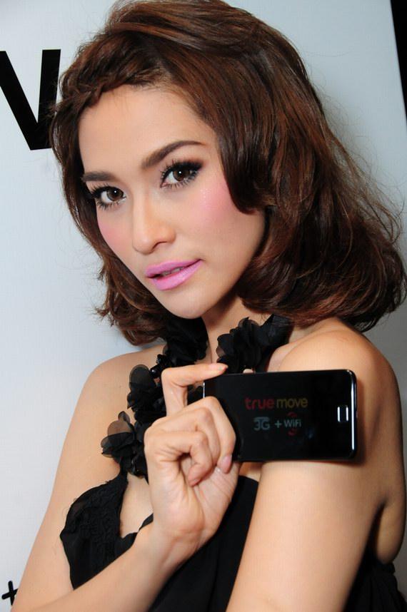 พลอย เฌอมาลย์