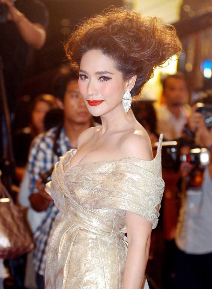 พลอย เฌอมาลย์