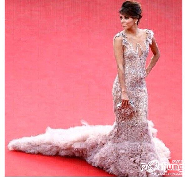 Eva Longoria เฉิดฉายบนพรมแดงเมืองคานส์ ในฐานะ พรีเซ็นเตอร์ ลอลิอัล
