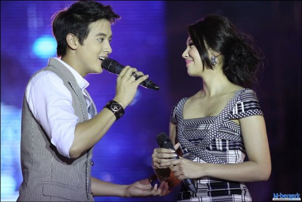เก็บตกภาพคอนเสิร์ตช่อง 3 ที่ราชบุรี เจมส์ เบลล่า หวานได้อีก