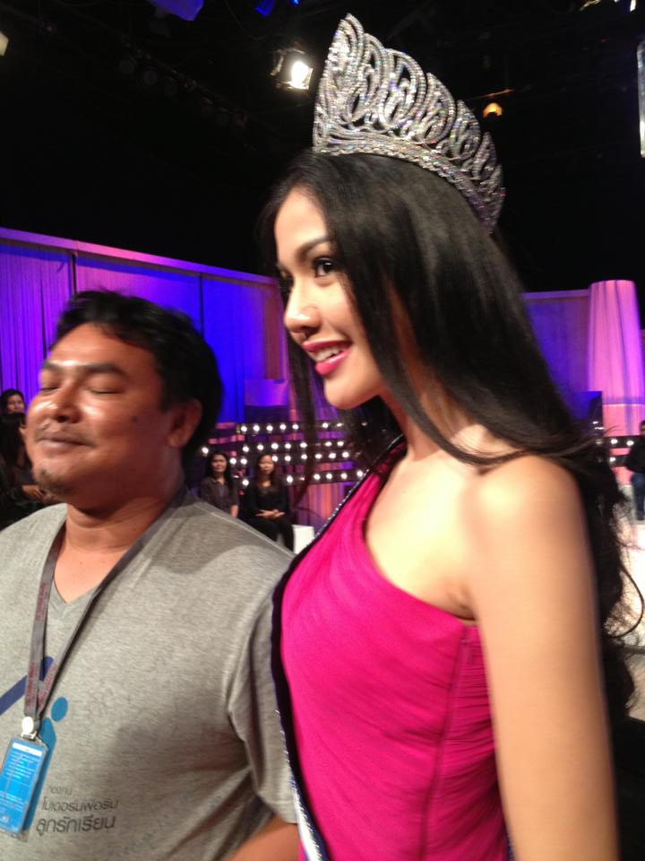 น้องลิต้า และจีจี้ มิสยูนิเวิร์สไทยแลนด์ 2013 และรองอันดับ 1 สัมภาษณ์รายการเจาะใจ