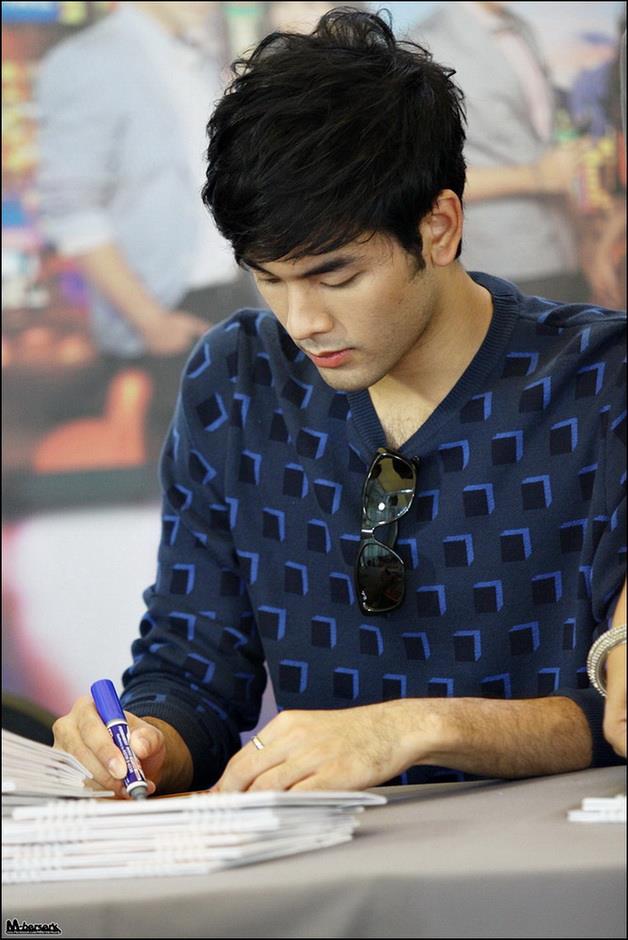 บอม ธนิน @คุณชายรัชชานนท์  (หน้าใส เคราบาง)